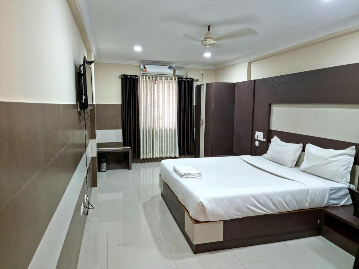 Js Grand Residency Hotell Palakkad Eksteriør bilde