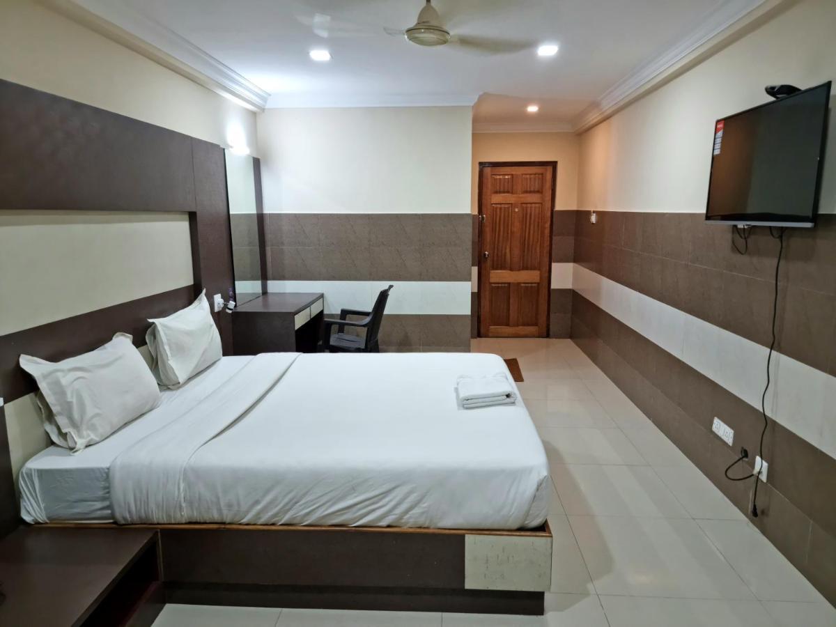 Js Grand Residency Hotell Palakkad Eksteriør bilde