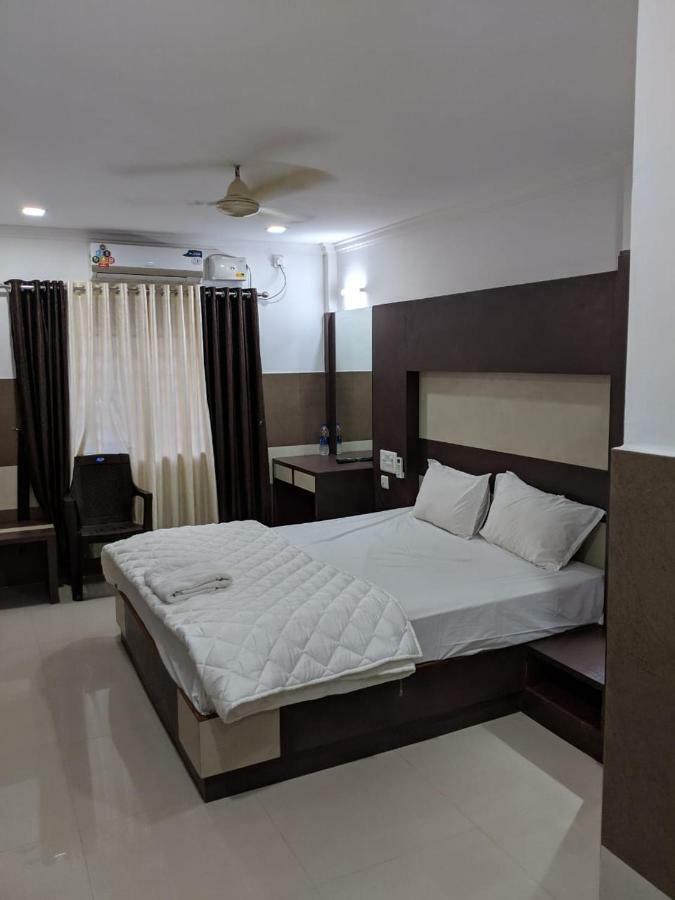 Js Grand Residency Hotell Palakkad Eksteriør bilde